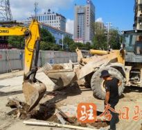 爽爽的女人日B直播高温下的坚守｜道路建设者用汗水铺就畅通路